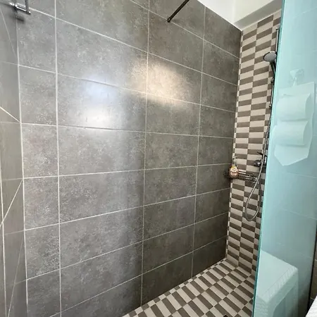 Stonegarden Apartment *