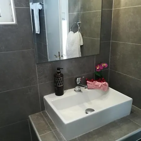 Stonegarden Apartment *