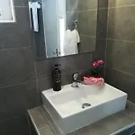 Stonegarden Apartamento *